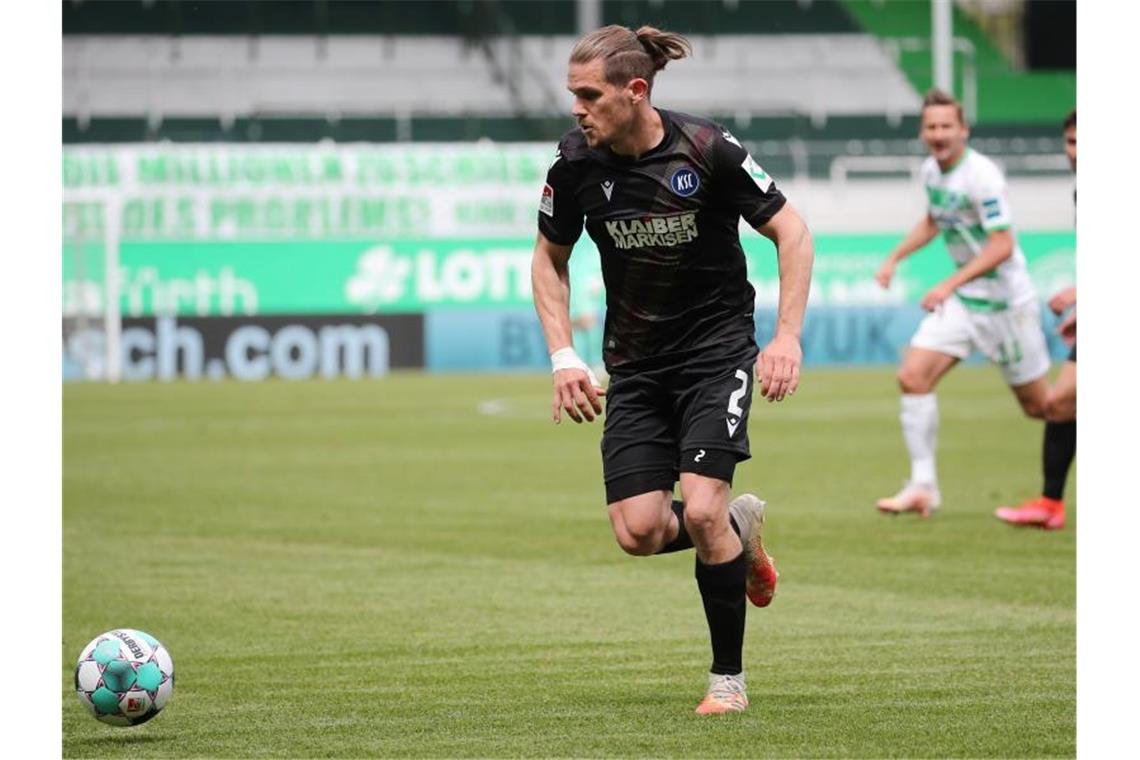 Außenverteidiger Jung verlängert beim Karlsruher SC Außenverteidiger Sebastian Jung. Foto: Daniel Karmann/dpa/Archivbild