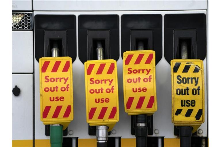 Außer Betrieb: Zapfsäulen an einer Tankstelle in Manchester. Foto: Jon Super/AP/dpa