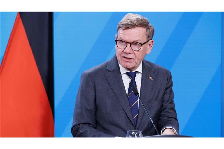 Außernminister Johann Wadephul (CDU). Das Auswärtige Amt rät Deutschen in Frankreich, Demonstrationen möglichst zu meiden (Archivfoto).
