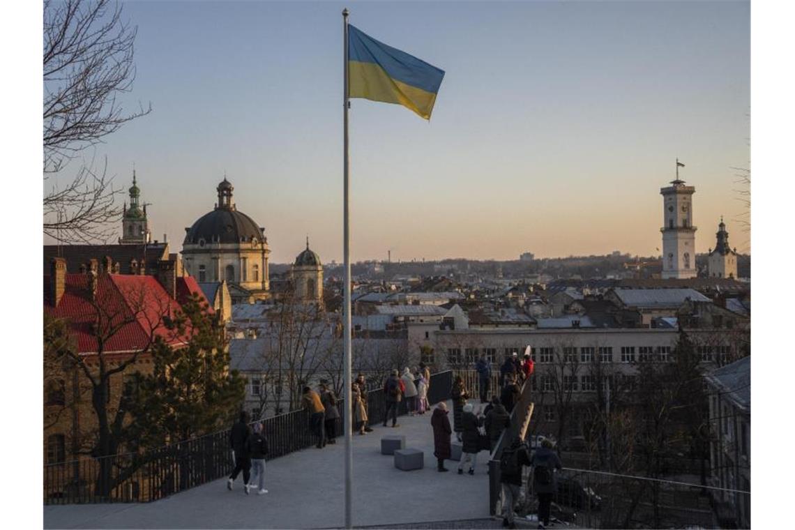 Russland wirft Kiew Angriffspläne auf Diplomaten vor Aussichtspunkt in der westukrainischen Stadt Lwiw. Russland wirft der Ukraine vor, Angriffe auf Diplomaten in Lwiw vorzubereiten. Foto: Bernat Armangue/AP/dpa