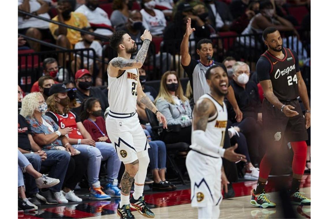 Playoff-Aus für Lakers - Schröder will bleiben und den Titel Austin Rivers (l) setzte sich mit den Denver Nuggets gegen die Portland Trail Blazers. Foto: Craig Mitchelldyer/AP/dpa