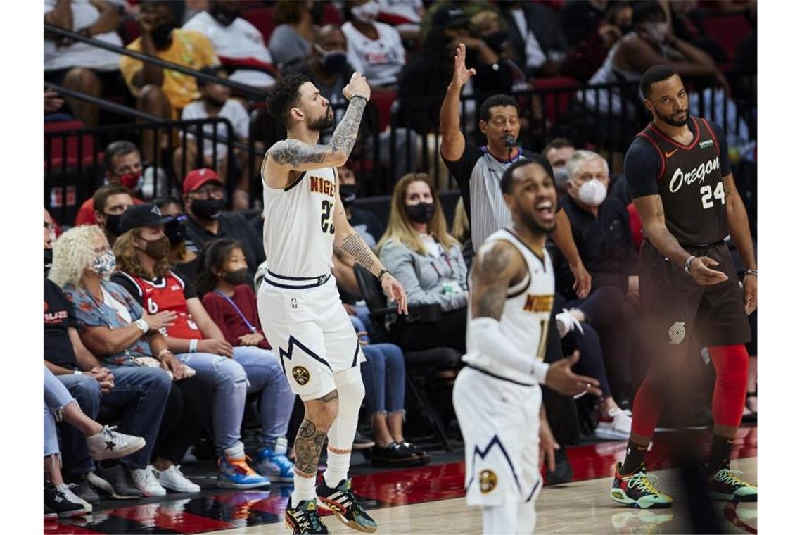 Austin Rivers (l) setzte sich mit den Denver Nuggets gegen die Portland Trail Blazers. Foto: Craig Mitchelldyer/AP/dpa