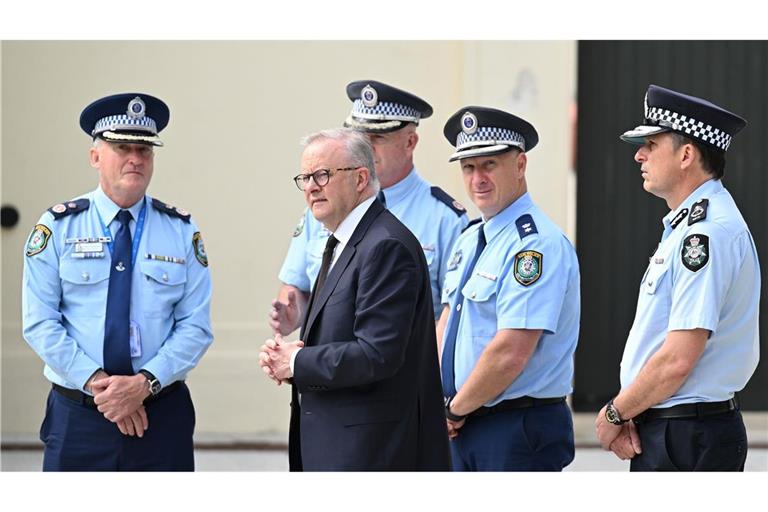 Australiens Premier Albanese kündigt Beratungen über eine Verschärfung der Waffengesetze an.