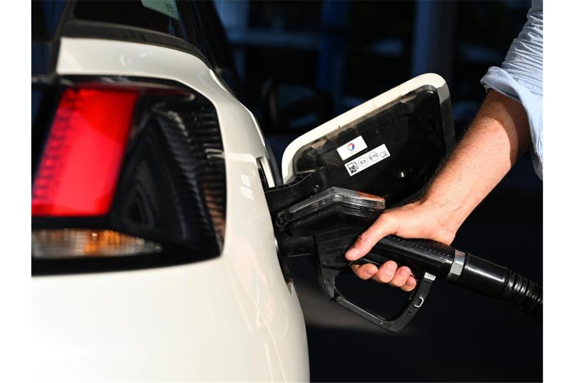 Auto fahren wurde in Deutschland zuletzt zunehmend teurer. Foto: Monika Skolimowska/dpa-Zentralbild/dpa