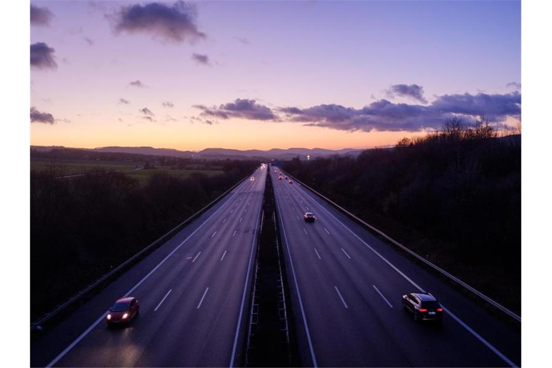 Autobahn 2 bei Auetal in Niedersachsen. Auf der Strecke zwischen Berlin und Hannover ist ein Raser mit 417 Stundenkilometern unterwegs gewesen. Foto: Ole Spata/dpa