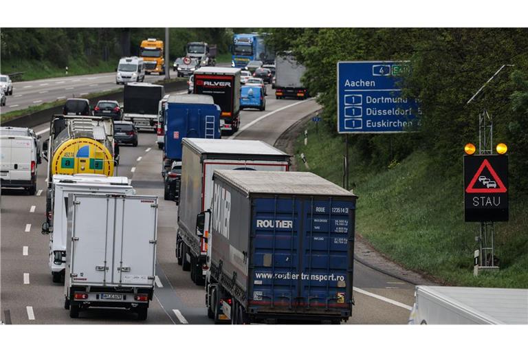 Autobahn-Projekten in NRW drohen Finanzierungslücken. (Archivbild)