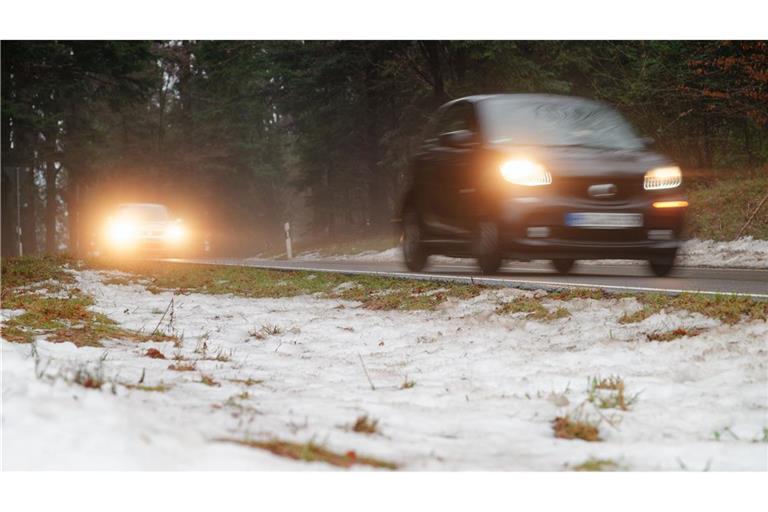 Autofahrer aufgepasst: Zum Wochenende wird im Land wieder Schnee und Glätte erwartet.