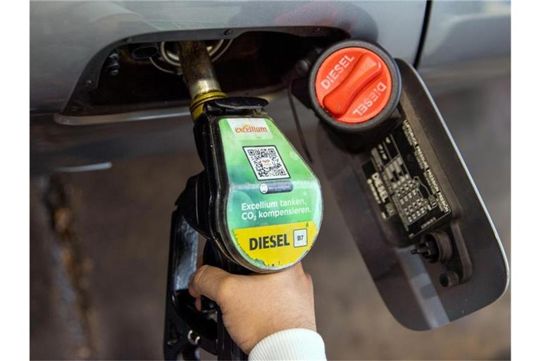 Autofahrer in Deutschland müssen für Diesel einen neuen Rekordpreis zahlen. Foto: Carsten Koall/dpa/Symbolbild