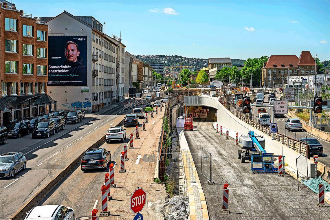 Verlängerter Tunnel geht in Betrieb Autos in Richtung Charlottenplatz fahren bald durch den neuen Tunnelabschnitt und den sich daran anschließenden Bestandstunnel.
