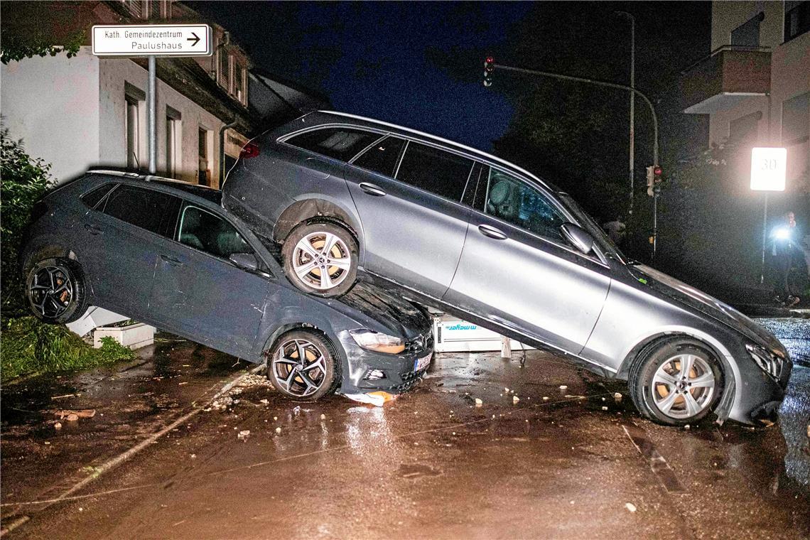 Ausnahmezustand im Wieslauftal: Wasser spült Autos davon