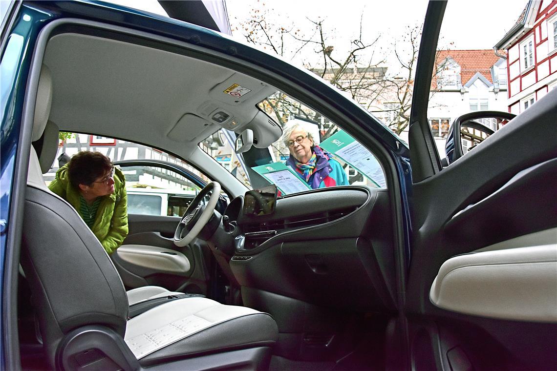 Autoschau der Autohäuser. Backnanger Gänsemarkt 2025.