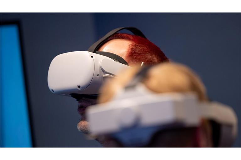 Avatare mit sichtbaren Anzeichen von Infektionen wurden über VR-Brillen gezeigt. (Symbolbild)