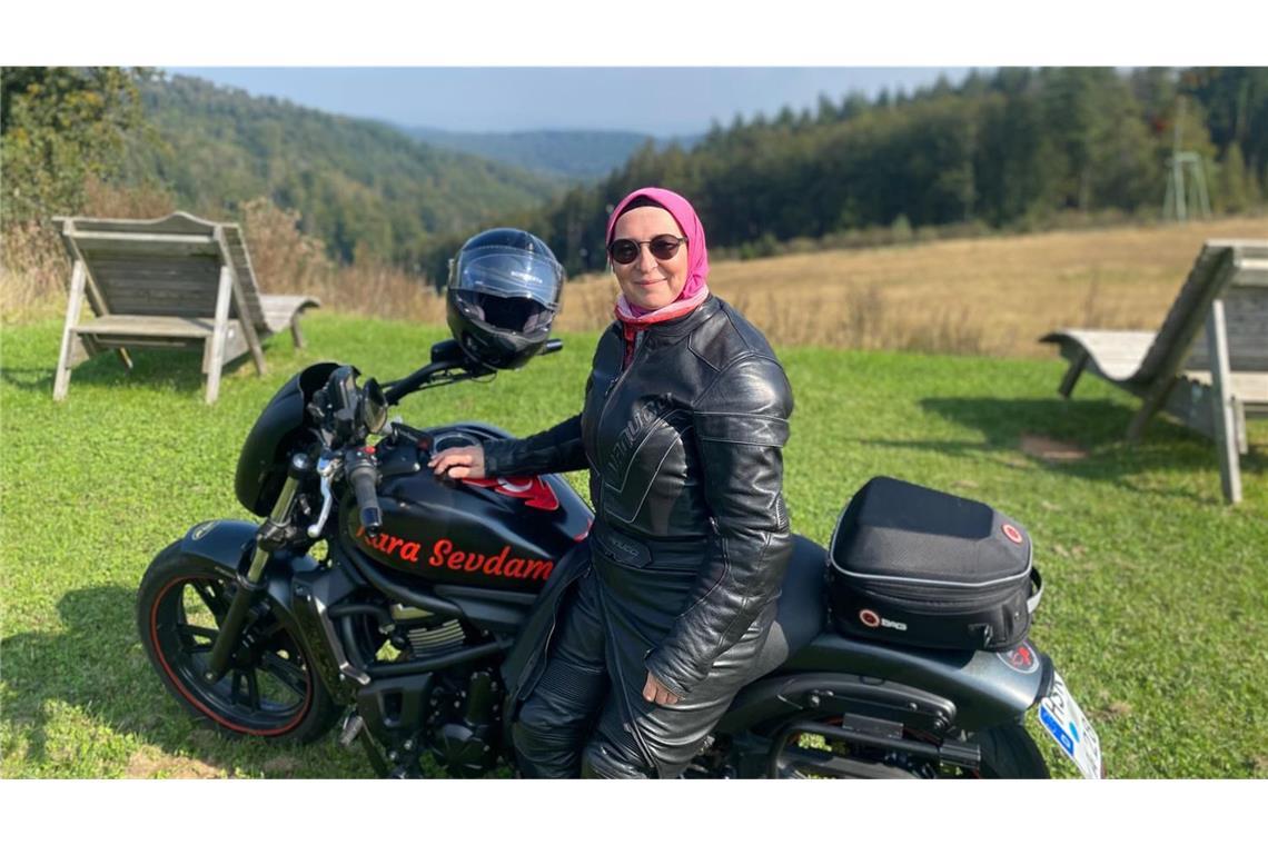 Motorrad, Kopftuch, Klischees – Wie Aynur Keskin mit Vorurteilen bricht