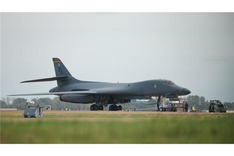 B1-Bomber auf dem Luftwaffenstützpunkt: Die USA haben sämtliche Langstreckenbomber aus Fairford in Großbritannien zurückbeordert (Archivbild).