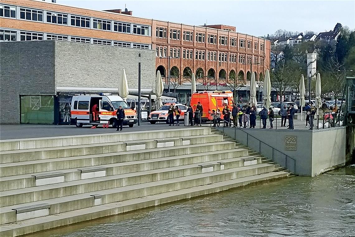 BACKNANG (not). Die Polizei, die Feuerwehr und die DLRG hatten sich bei der Suche auf die Murr konzentriert, Gottseidank war der Einsatz letztendlich unnötig. Foto: BKZ