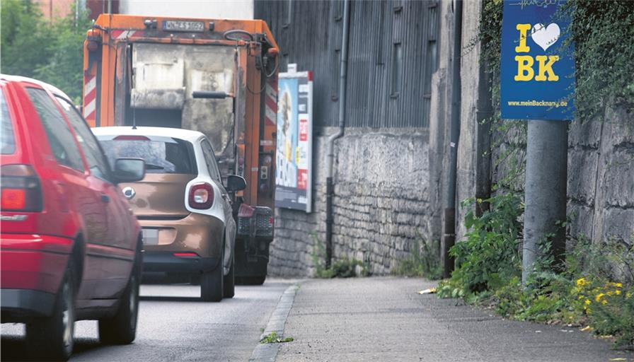 Backnangs dreckigste Straße: Auf der Eugen-Adolff-Straße sind täglich mehr als 20000 Fahrzeuge unterwegs. Der Grenzwert für Stickoxide wird deutlich überschritten. Foto: A. Becher