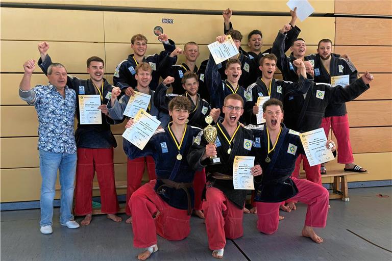 Backnangs Judomänner können wieder jubeln. Nach sechs Siegen in sechs Duellen holen sie den Titel in der Württembergliga. Foto: privat
