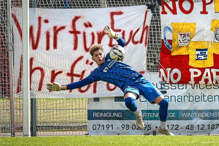 Backnangs Keeper Maurice Brauns hat vor allem in der zweiten Hälfte mehrere starke Paraden hingelegt. Foto: Alexander Becher