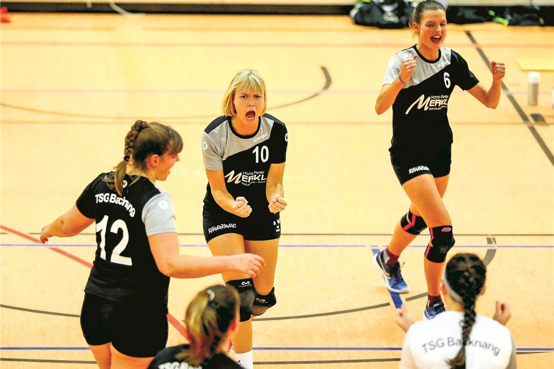 Backnangs Volleyballerinnen hoffen, das dritte Mal in Folge jubeln zu dürfen. Allerdings gastiert die TSG heute beim Spitzenreiter Konstanz. Foto: A. Becher