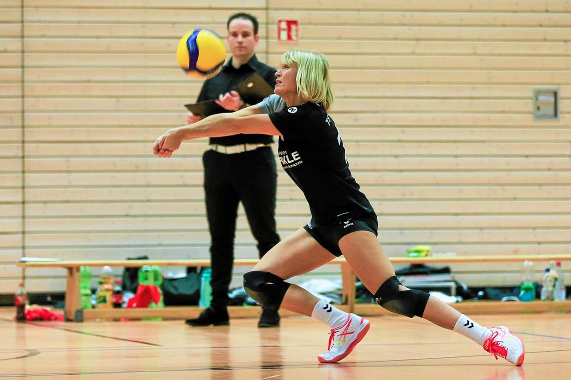 Biberach wird zum Angstgegner Backnangs Volleyballerinnen um Anne Pötzli kämpften mächtig, am Ende riss die Erfolgsserie der TSG aber trotzdem. Foto: A. Becher