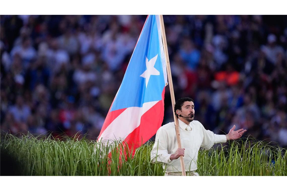 Bad Bunny tritt in der Halbzeitpause beim Super Bowl LX auf.