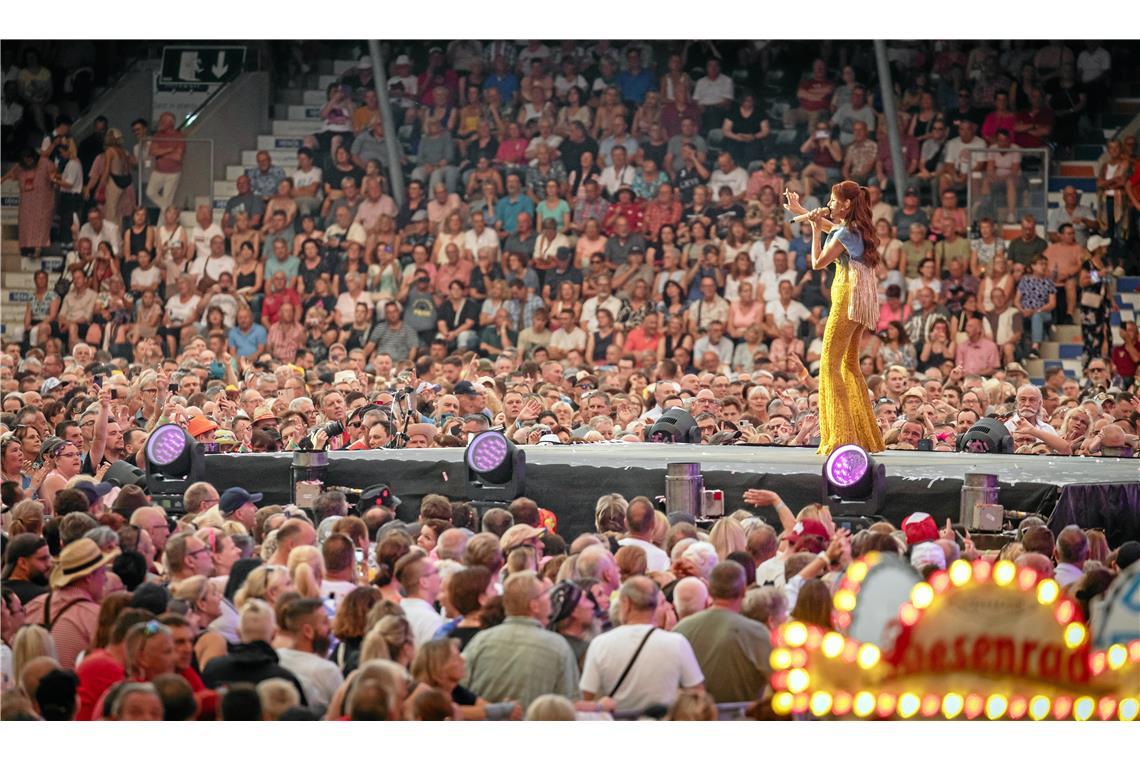 Bad in der Menge: Andrea Berg beim Heimspiel 2024.