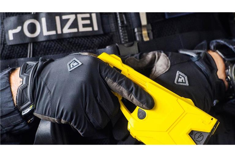 Baden-Württemberg testet an einigen Orten den Einsatz von Tasern im regulären Polizeidienst. (Symbolbild)