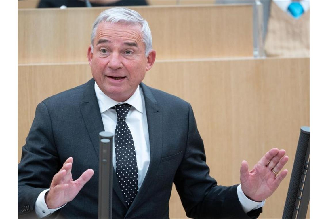 CDU-Vize Strobl zu Ampel-Gesprächen: Union selbst schuld Baden-Württembergs CDU-Vizevorsitzender Thomas Strobl nimmt an einer Plenarsitzung teil. Foto: Marijan Murat/dpa/archivbild