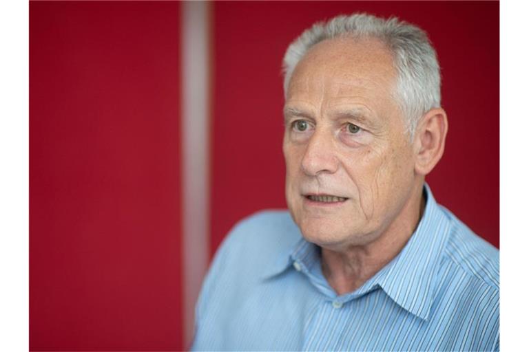 Baden-Württembergs DGB-Vorsitzender Martin Kunzmann spricht mit Journalisten in Stuttgart. Foto: Marijan Murat/dpa/archivbild