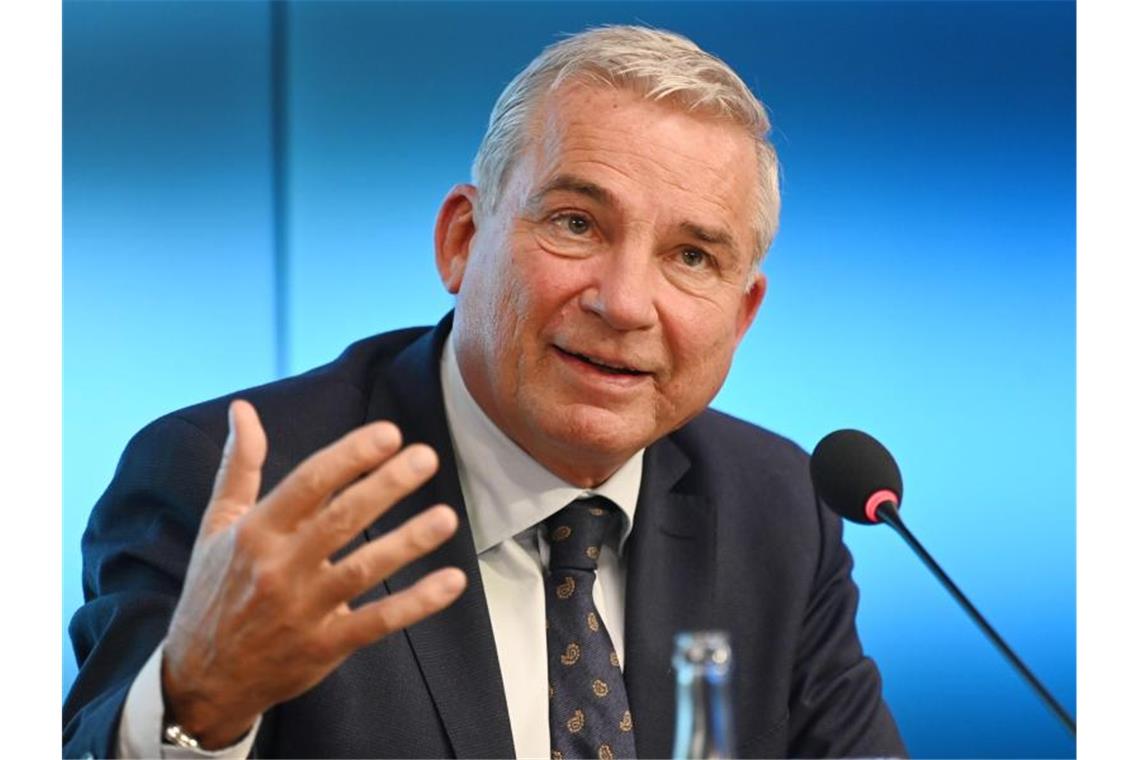 IMK-Chef Strobl: Hohe Hürden für Abschiebung nach Syrien Baden-Württembergs Innenminister Thomas Strobl (CDU) spricht bei einer Pressekonferenz. Foto: Marijan Murat/dpa/Archivbild