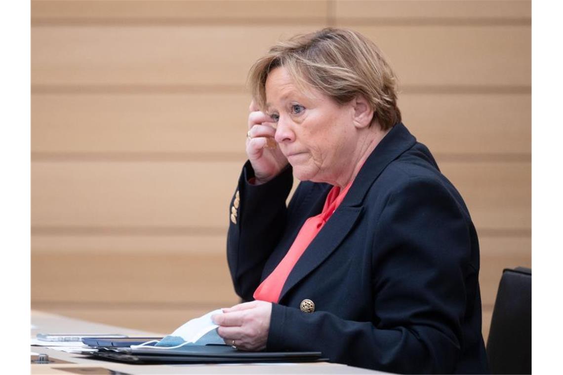 Baden-Württembergs Kultusministerin Susanne Eisenmann (CDU) nimmt an einer Plenar-Sondersitzung im Landtag teil. Foto: Marijan Murat/dpa/Archivbild