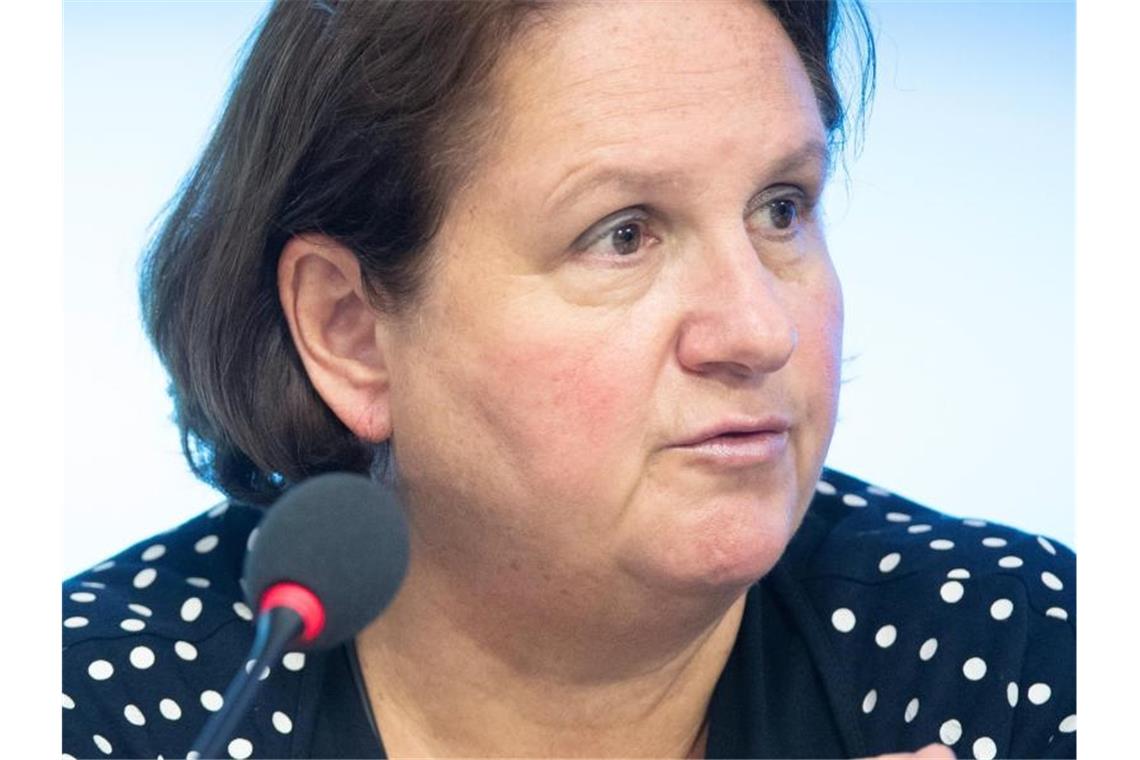 Pauken in den Schulferien soll Lernlücken schließen Baden-Württembergs Kultusministerin Theresa Schopper spricht in Stuttgart. Foto: Bernd Weißbrod/dpa/archivbild