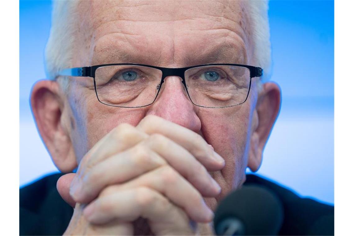 Baden-Württembergs Ministerpräsident Winfried Kretschmann (Grüne) nimmt an einer Pressekonferenz teil. Foto: Sebastian Gollnow/dpa/Archivbild