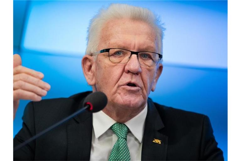 Baden-Württembergs Ministerpräsident Winfried Kretschmann (Grüne) spricht bei einer Pressekonferenz. Foto: Christoph Schmidt/dpa/Archivbild
