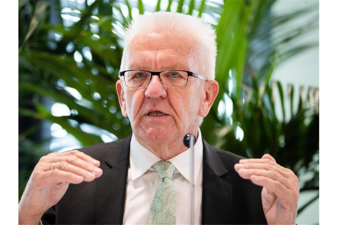 Kretschmann zu Merkel: Werden sie vermissen Baden-Württembergs Ministerpräsident Winfried Kretschmann spricht in Tübingen. Foto: Christoph Schmidt/dpa