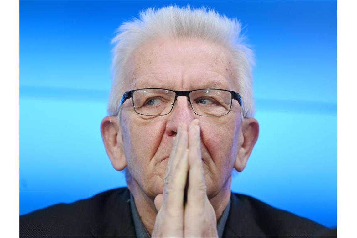 Baden-Württembergs Ministerpräsident Winfried Kretschmann (Grüne) nimmt an einer Pressekonferenz teil. Foto: Marijan Murat/dpa/Archivbild