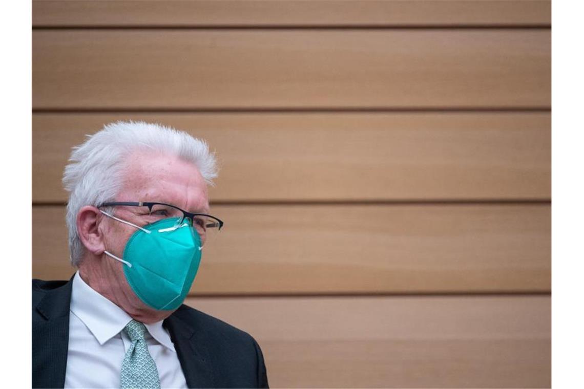 Kretschmann warnt vor hohen Erwartungen in Schnelltests Baden-Württembergs Ministerpräsident Winfried Kretschmann (Grüne) nimmt an einer Landtagssitzung teil. Foto: Sebastian Gollnow/dpa/Archivbild