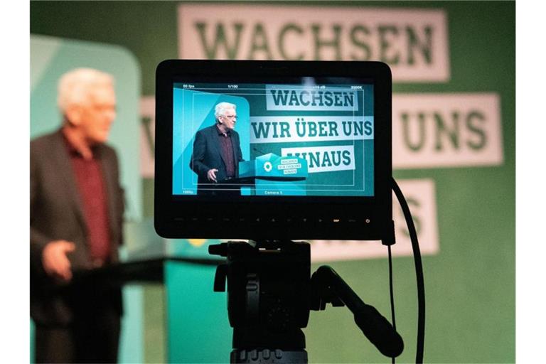 Baden-Württembergs Ministerpräsident Winfried Kretschmann spricht bei der digitalen Landesdelegiertenkonferenz der Grünen. Foto: Marijan Murat/dpa