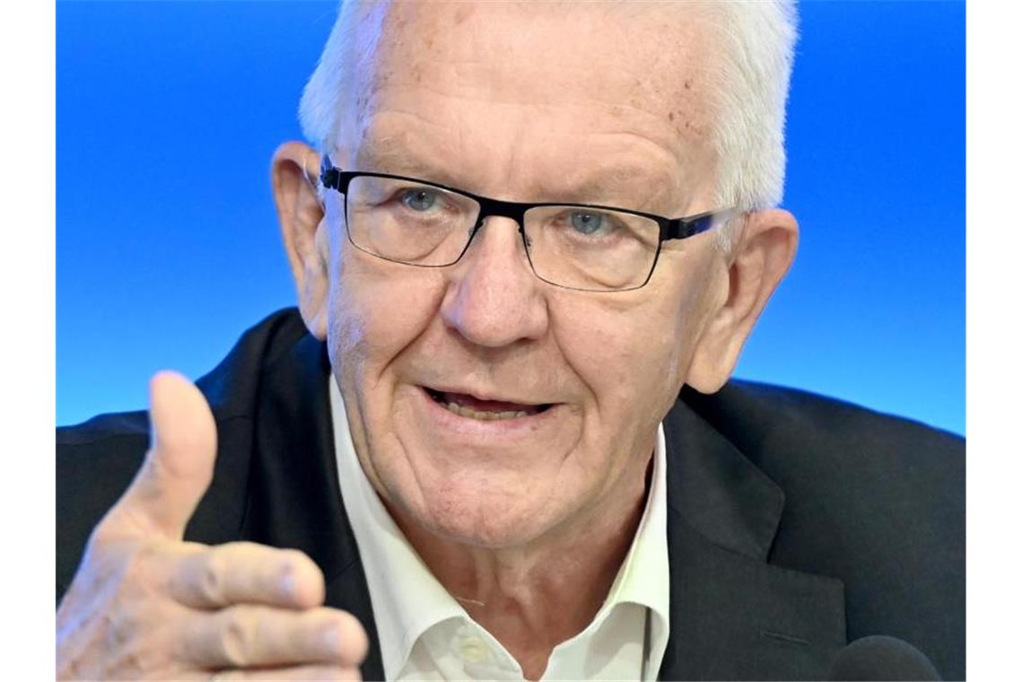 EM-Tipps: Kretschmann wird vorsichtiger, aber setzt auf Sieg Baden-Württembergs Ministerpräsident Winfried Kretschmann (Grüne). Foto: Bernd Weißbrod/dpa