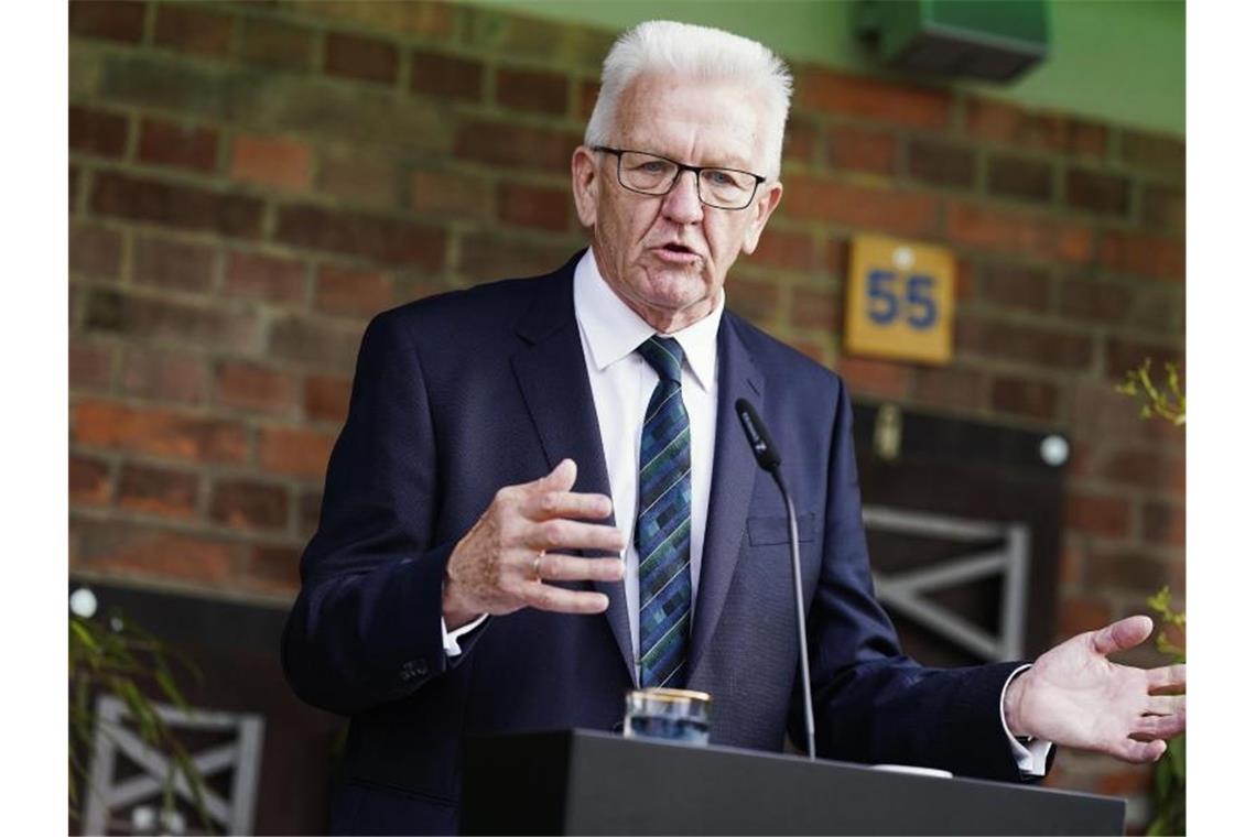 Baden-Württembergs Ministerpräsident Winfried Kretschmann (Grüne) spricht bei einer Wahlkampfveranstaltung. Foto: Uwe Anspach/dpa/Archivbild