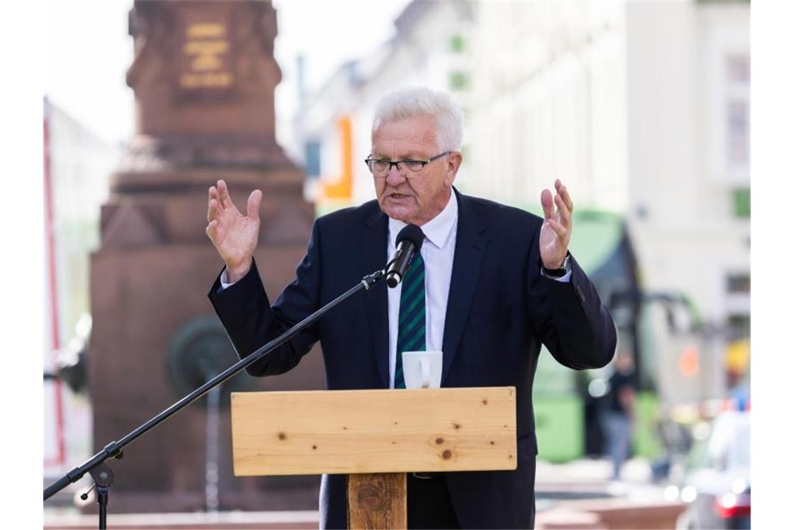 Baden-Württembergs Ministerpräsident Winfried Kretschmann spricht bei einer Wahlkampfveranstaltung. Foto: Philipp von Ditfurth/dpa