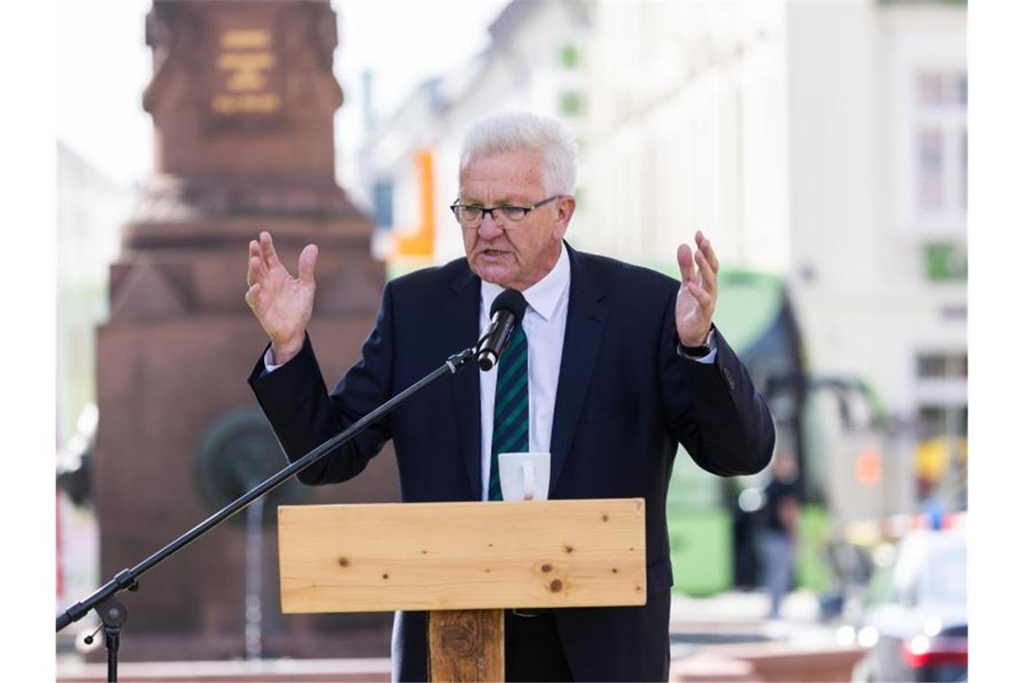 Baden-Württembergs Ministerpräsident Winfried Kretschmann (Grüne) spricht bei einer Wahlkampfveranstaltung. Foto: Philipp von Ditfurth/dpa/Archivbild