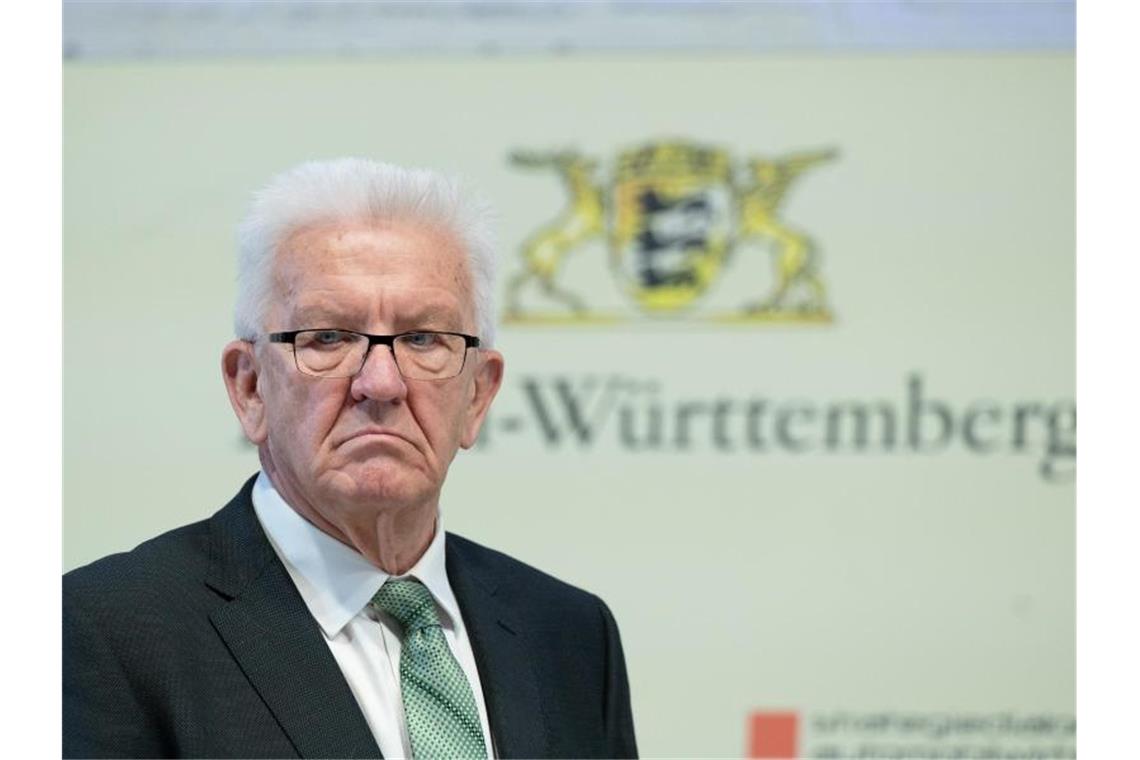 Baden-Württembergs Ministerpräsident Winfried Kretschmann bei einer Pressekonferenz. Foto: Bernd Weißbrod/dpa