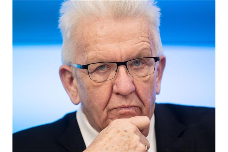 Baden-Württembergs Ministerpräsident Winfried Kretschmann (Grüne) nimmt an einer Pressekonferenz teil. Foto: Marijan Murat/dpa/Archivbild