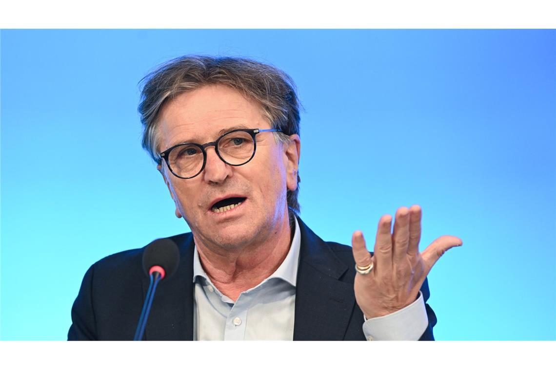Manfred Lucha trifft auf Zuspruch und vehementen Widerspruch Baden-Württembergs Sozialminister Manfred Lucha (Grüne) hat mit seinem Interview eine rege Debatte ausgelöst.
