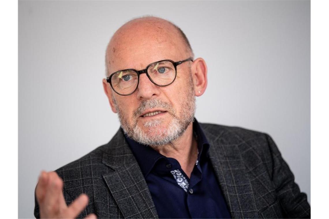 Hermann reagiert verschnupft im Streit um Verkehrsklimaziele Baden-Württembergs Verkehrsminister Winfried Hermann (Grüne). Foto: Fabian Sommer/dpa/Archivbild