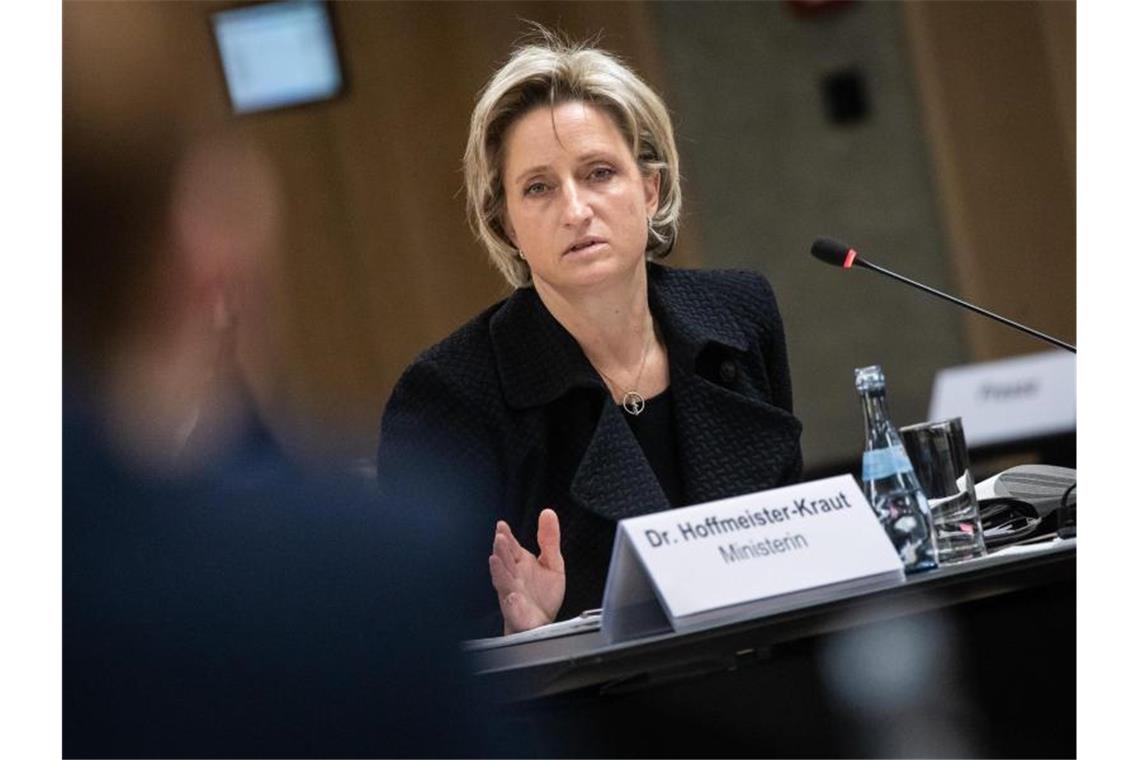 Hoffmeister-Kraut: Homeoffice-Vorgaben „mit Maß“ umsetzen Baden-Württembergs Wirtschaftsministerin Nicole Hoffmeister-Kraut (CDU). Foto: Christoph Schmidt/dpa/Archivbild