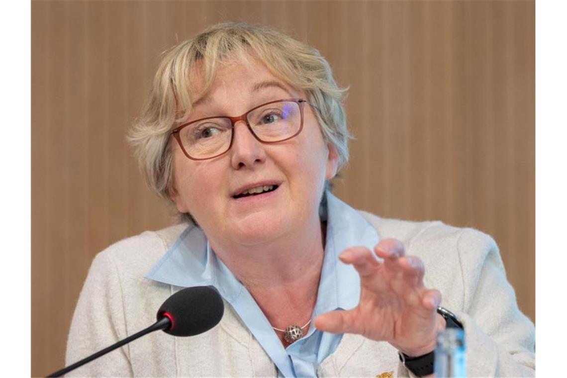 Baden-Württembergs Wissenschaftsministerin Theresia Bauer (Grüne) spricht bei einer Pressekonferenz. Foto: Bernd Weißbrod/dpa/Archivbild