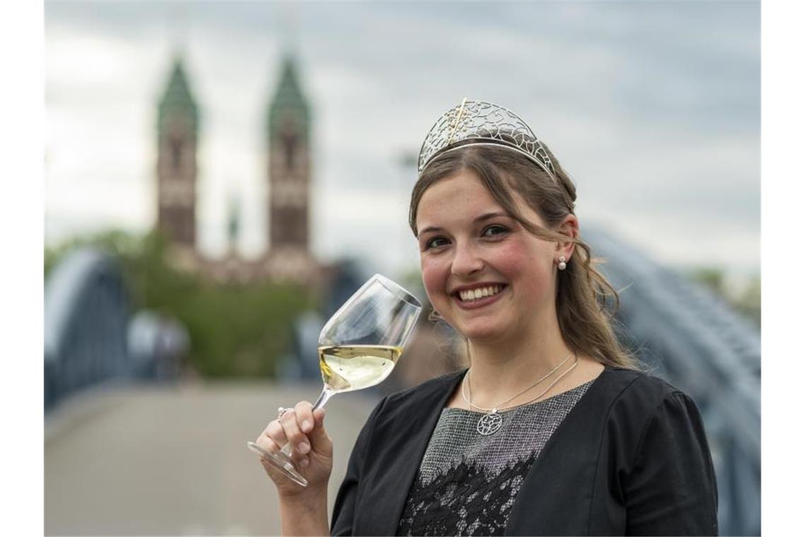 Badische Weinkönigin Sina Erdrich bleibt länger im Amt