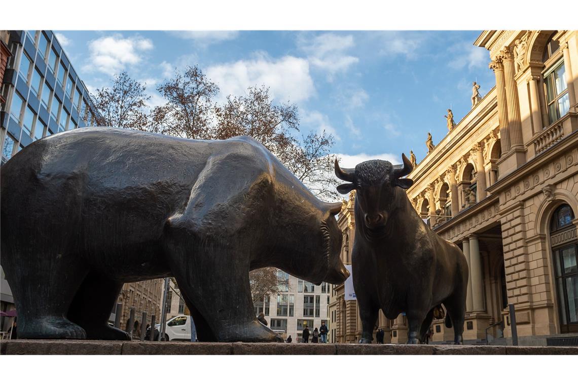 Gelungenes Börsendebüt für Pfisterer Bär und Bulle vor der Frankfurter Börse, das Symbol für fallende und steigende Kurse. Letzteres war bei Pfisterer der Fall.